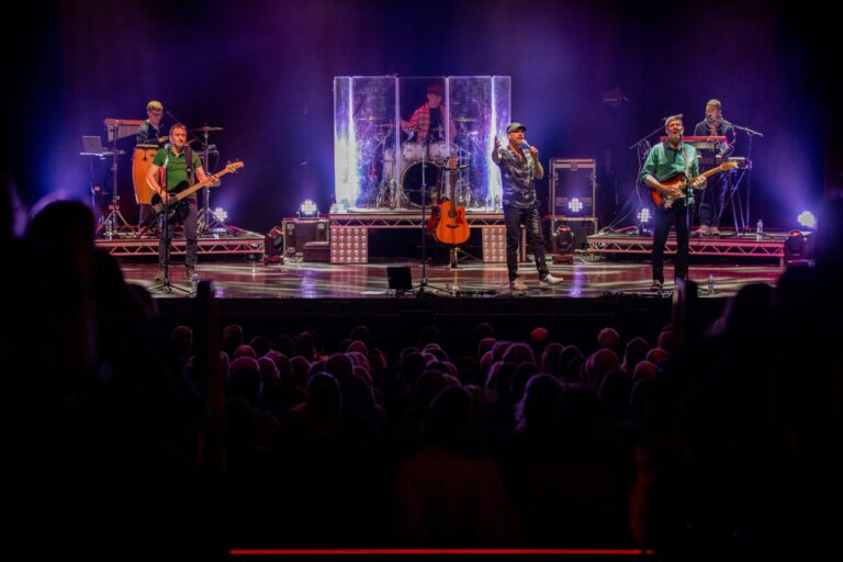 Justin Rocks Alhambra Runrig tribute rocks Alhambra Theatre in Dunfermline
