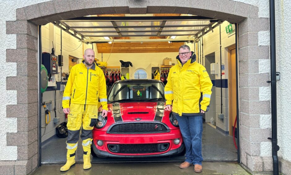 Montrose brothers Venice banger rally challenge for RNLI