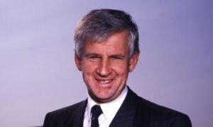 Dundee and Dundee United pay tribute to Gordon Wallace