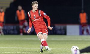 Ex-Celtic defender agrees new deal to stay at Dunfermline Athletic