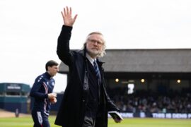 WATCH: Should Steven Pressley accept Dundee fan ovation after home closer?
