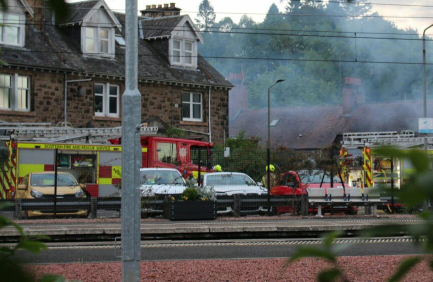 Dunblane fire: Homes and businesses evacuated after chippy blaze