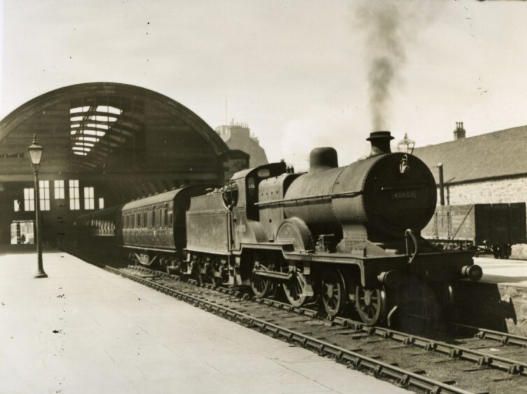A train at Dundee East Station.