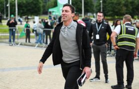 Scott Brown hails ‘great find’ in Dundee midfield as ex-Celtic skipper enjoys Steven Pressley mind games