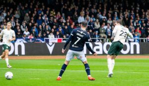 Was ‘soft centre’ behind Dundee’s loss to Hibs?