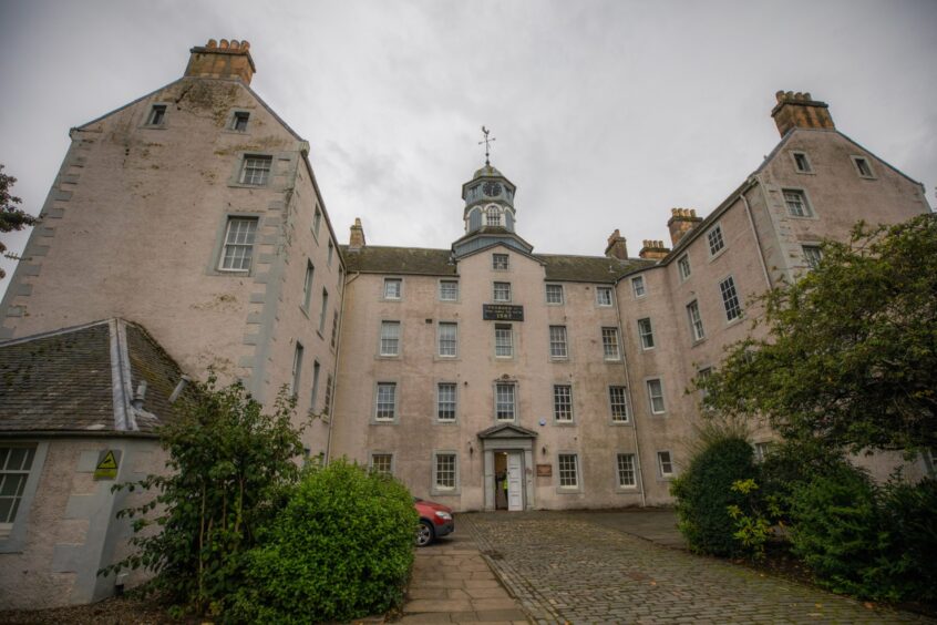 King James VI Hospital exterior