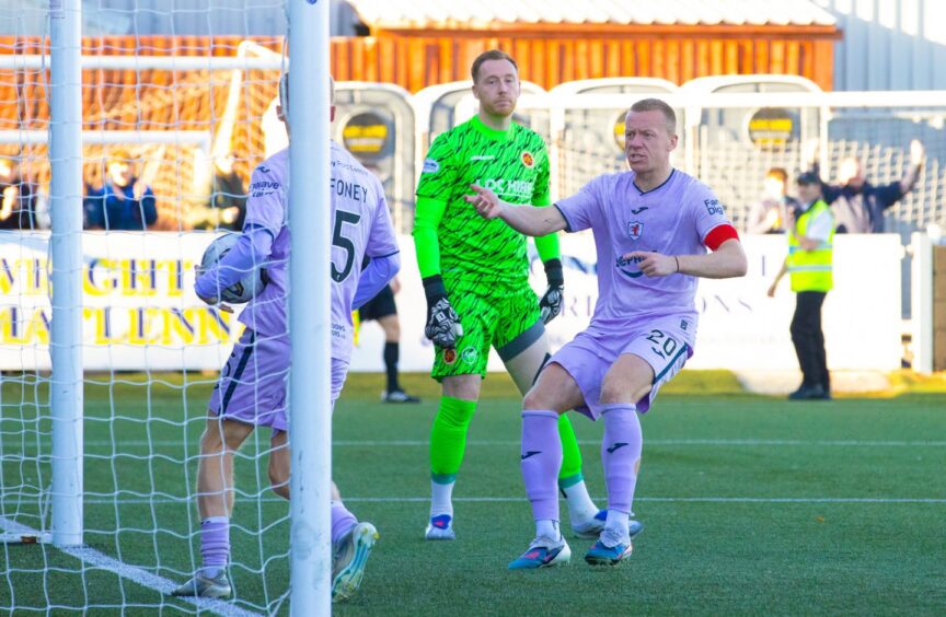Questions as Stenhousemuir draw denies Raith Rovers top spot