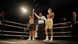 Ex-Dundee midfielder loses boxing bout to former QPR winger in star-studded event