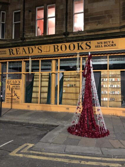 A Christmas tree outside 'Read's Books' (Pic: Ross Crae)
