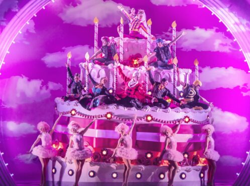 Wedding 
cake 
ensemble in Matthew Bourne’s Nutcracker!  which stars, 
far right, Cordelia Braithwaite as Clara and Jonathan 
Luke 
Baker as Knickerbocker 
Glory