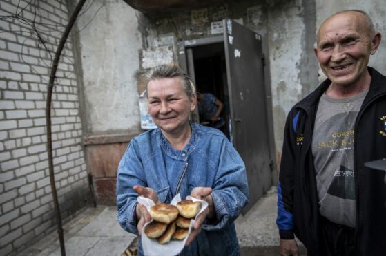 Marina and Oleg share fresh buns in the war zone