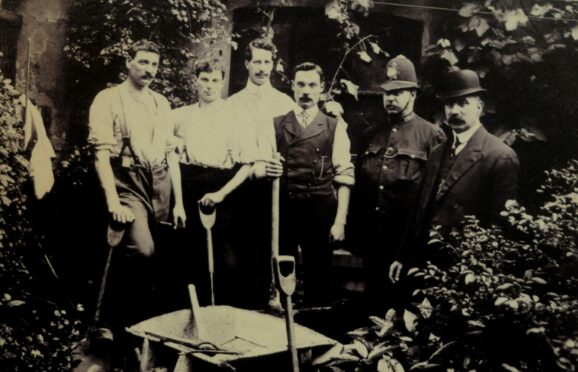 DCI Walter Dew, far right , searching the garden at 39, Hilldrop Crescent in London where Cora Crippen went missing