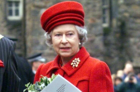 The Queen opens the National Museum of Scotland in 1998