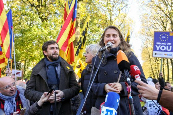 Catalan 
foreign minister Meritxell Serret 
speaks at a rally in Brussels 
in 2017.
