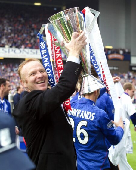 Alex McLeish lifts the Premier trophy in 2003