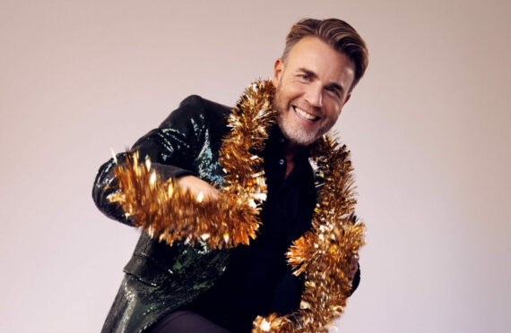 Gary Barlow gets into the Christmas spirit