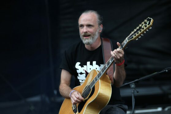 Fran Healy on stage.