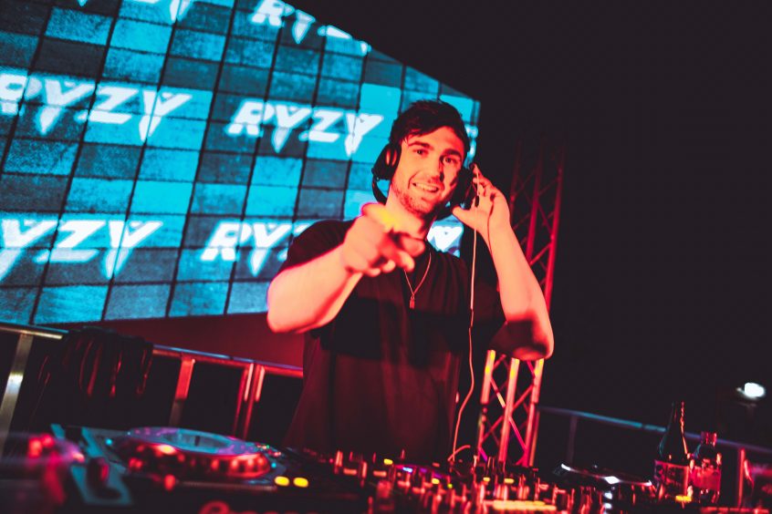 DJ RYZY.