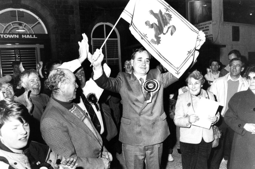 Alex Salmond flag-waving for the crowd outside Macduff Town Hall.