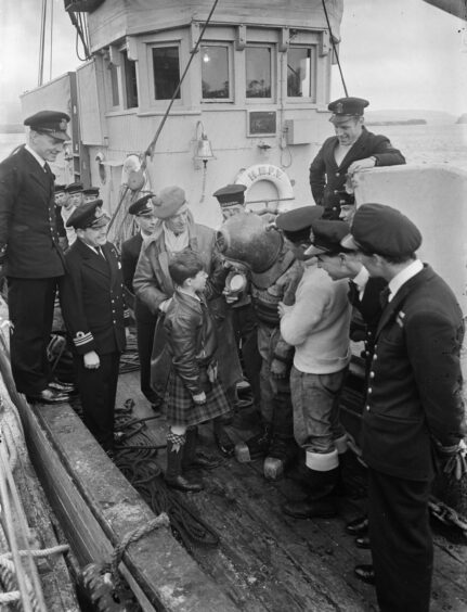 The team kept the locals onboard with visits for schoolchildren to meet the team and share in the spoils of their scallop diving in the sandy bay.