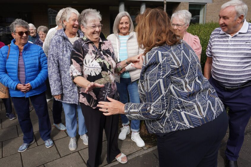 Resident Helen Hay meets MSP Fiona Hislop.