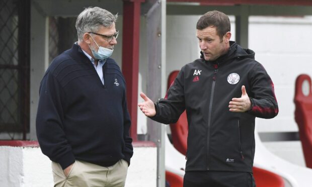 Brechin manager Andy Kirk (R) speaks to advisor Craig Levein.