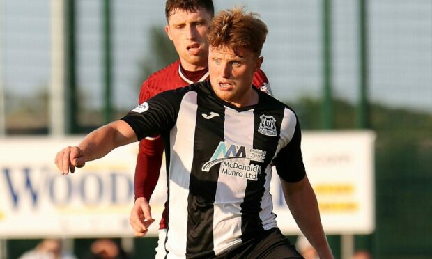 Tony Dingwall in action for Elgin City.