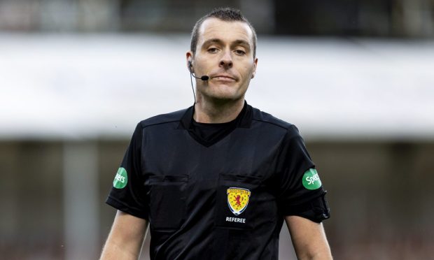 Referee Euan Anderson. Image: SNS.