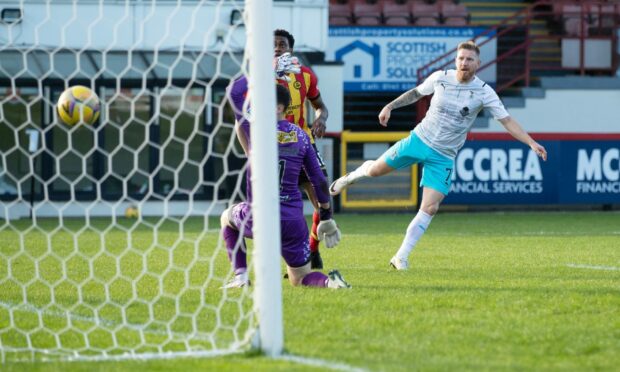 Michael Gardyne rattles the underside of the bar, going close for ICT at Firhill.
