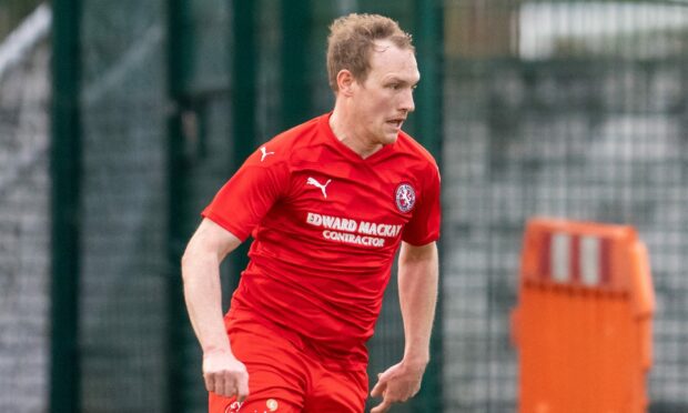 Ally MacDonald has signed a contract extension with Brora Rangers and hopes to help them defeat Buckie Thistle.