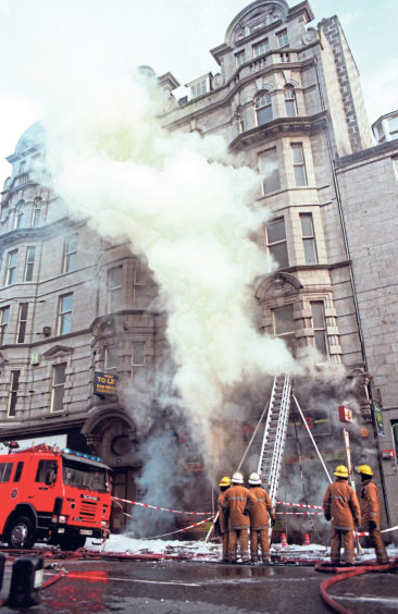 1998: Smoke billows out of the Poundstretcher store on to Union Street