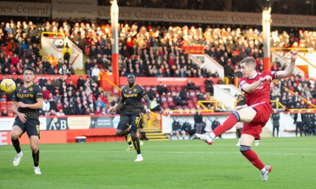 Aberdeen's Dean Campbell (24) shoots at goal against Motherwell. Image: Shutterstock