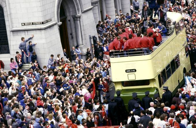 1986: The Dons team parade the Scottish Cup back in Aberdeen.