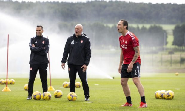 Aberdeen manager Stephen Glass, Gothenburg Great Neil Simpson and Scott Brown at training.