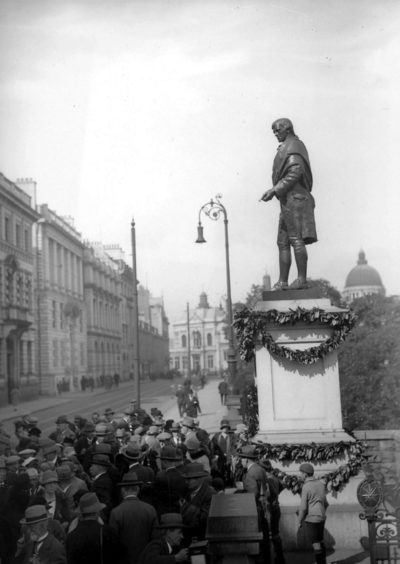 A gathering in the 1920s, presumably for Burns Night, around the famous statue of Robert Burns in Union Terrace.