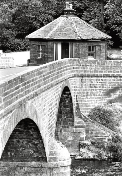 1982: The crumbling toll house at Deveron Bridge.