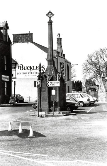 1991: Turriff Market Cross at the crossroads in the bustling North-east market