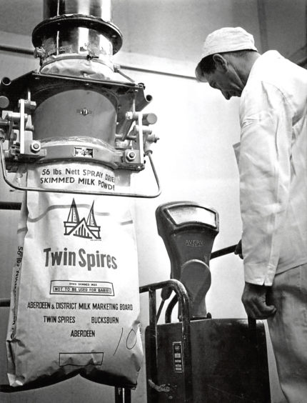1968: Twin Spires milk powder being bagged in special sacks at a discharge hopper.
