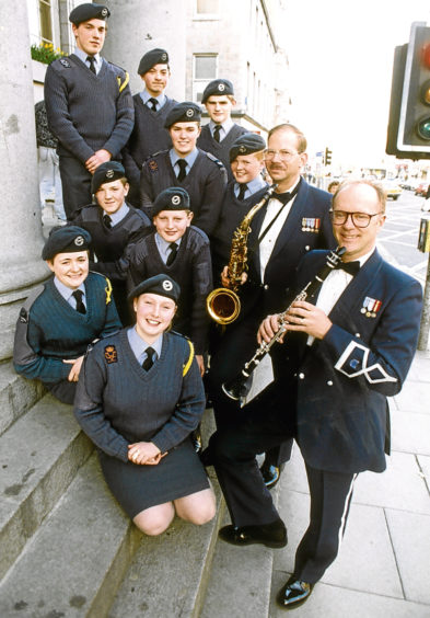 1991: Musicians from the Band of the United States Air Force in Europe, chat to cadets from Aberdeen.