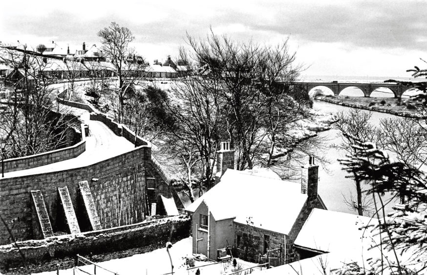1970: The two bridges that cross the Don at Balgownie, the Bridge of Don, right, and the Brig o’ Balgownie.