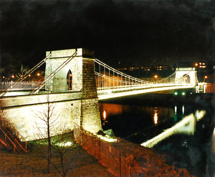 1993: Floodlit Wellington Bridge over the River Dee