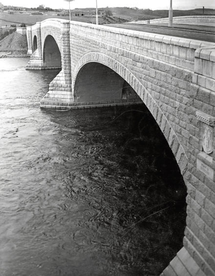 1947: The new Bridge of Dee took the Great Southern Road out of Aberdeen.