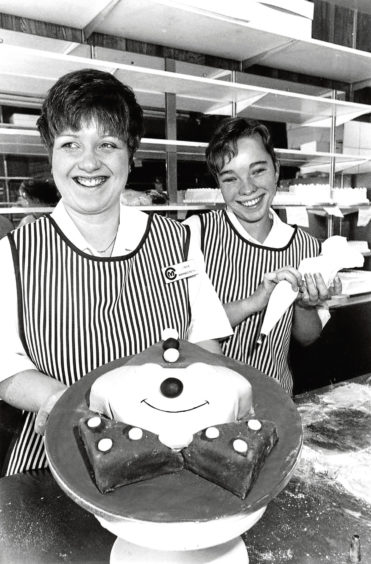 1992: Murdoch’s Cake Shop. Linda Cowe, left, and Mandy Colegate.