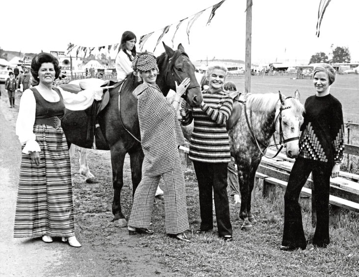 Turriff Show 1971-08-02 Fashion Parade (C)AJL