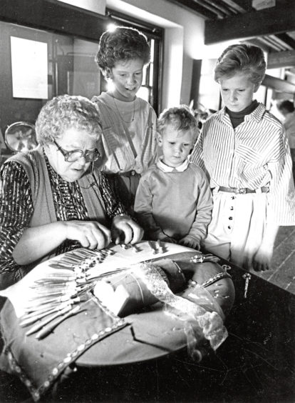 1983: Nancy Birnie demonstrates New Pitsligo lacemaking to a young audience at Provost Skene’s House