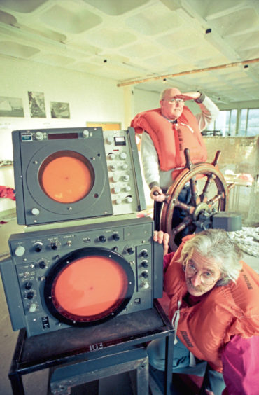 1995: Mike Dey and Tom Slowy with two vintage marine radar units