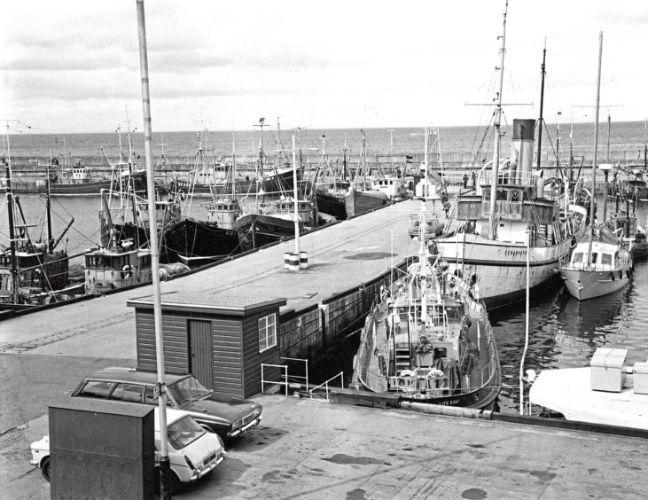 1975: The harbour scene includes the German yacht Sharhorn