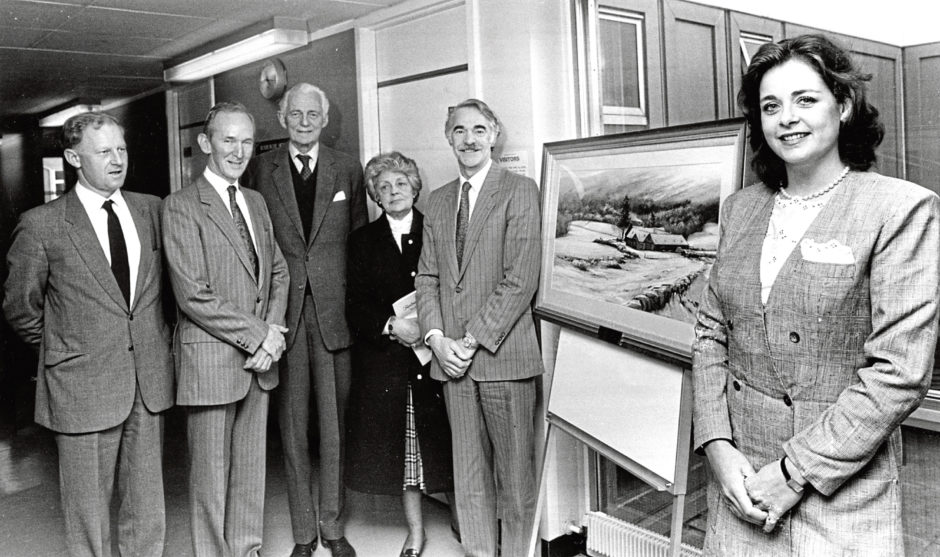 1988: The Duchess of Roxburghe, on behalf of the cancer patient unit, accepts a painting of Glencairn in winter from the Friends of Roxburghe House, Aberdeen