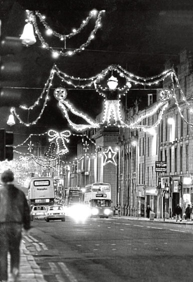 1987: Christmas lights on Union Street in December 1987