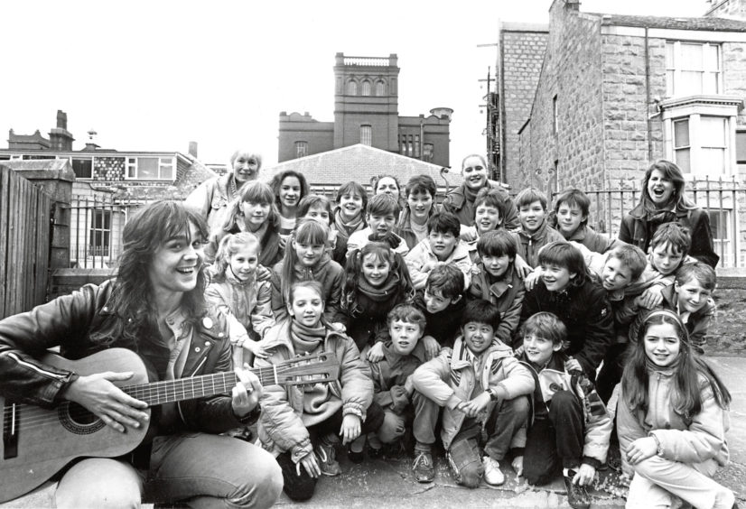 1987: Musician Ally Craig with children from Room 25, Skene Square School, who will be performing in "Fit A Turn-oot".